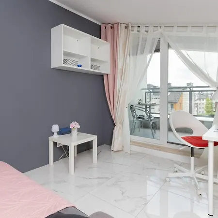 Zaruskiego 3-bedroom By Renters *