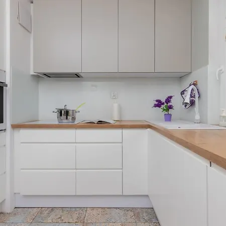 Zaruskiego 3-bedroom By Renters